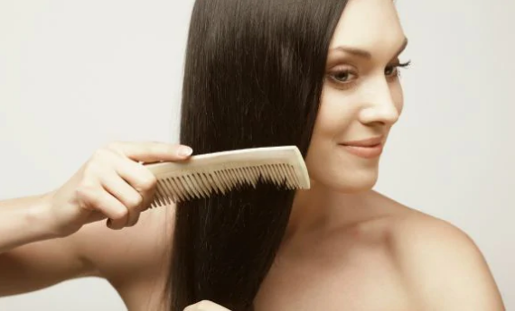 Ako udržiavať zdravé vlasy: 7 tipov na starostlivosť o vlasy, ktoré si zamilujete